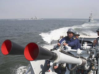 Китай решил направить три военных корабля к берегам Сомали