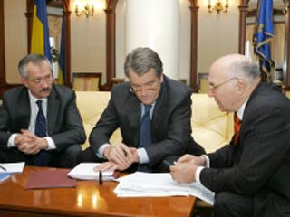 Президент Украины Виктор Ющенко заявил, что Министерство финансов и Национальный банк Украины должны стабилизировать курс гривны
