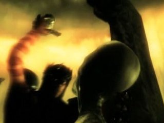 На экране возникает гигантская мускулистая фигура Данте Алигьери, похожая на пресловутого "Терминатора": главный герой убивает демона из преисподней металлическим крестом