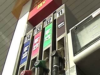 Бензин дешевеет в России вяло, но снижение цен продолжиться