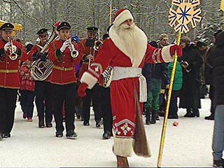 ВЦИОМ узнал о планах россиян на новогодние каникулы: походы по гостям и на детские "елки"