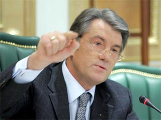 Ющенко обвинил Тимошенко в потере контроля над экономикой страны