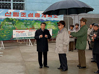 Сотрудники южнокорейской и американской разведки считают, что состояние здоровья лидера КНДР Ким Чен Ира действительно улучшается
