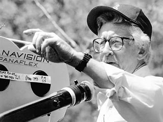 Американский режиссер, автор знаменитого фильма "Убить пересмешника", Роберт Маллиган скончался в США на 84-ом году жизни от сердечного приступа. режиссер ушел из жизни в минувшую пятницу в своем доме в американском штате Коннектикут
