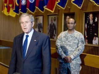 Президент США Джордж Буш заявил, что несмотря на боли в левом плече, по-прежнему находится в "хорошей физической форме". Так глава администрации прокомментировал журналистам свое посещение армейского госпиталя имени Уолтера Рида
