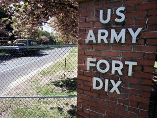 Пятеро иммигрантов-мусульман признаны виновными в том, что собирались напасть на базу Армии США Форт-Дикс в штате Нью-Джерси