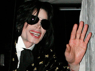 Представитель Майкла Джексона опроверг сообщения о тяжелом состоянии певца 