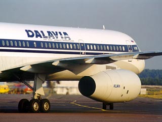 Авиакомпания "Дальавиа", находящаяся на грани банкротства из-за долгов, в связи с отсутствием средств не сможет выплатить увольняемым в декабре сотрудникам предусмотренные законом при сокращении деньги