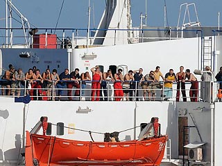 Родственники моряков судна Faina просят США оградить от переговоров американскую "авантюристку"