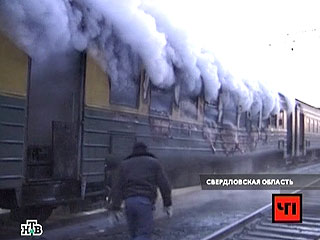 На Урале пассажир электрички метнул в жену "коктейль Молотова" и вызвал пожар