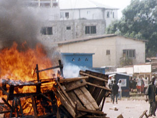 После смерти президента Гвинеи Лансаны Конте, в стране фактически начался военный переворот