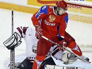 Молодежная сборная России по хоккею стартовала на чемпионате мира с победы над сверстниками из Латвии. Матч группы В, который состоялся в Оттаве в пятницу поздно вечером, завершился со счетом 4:1