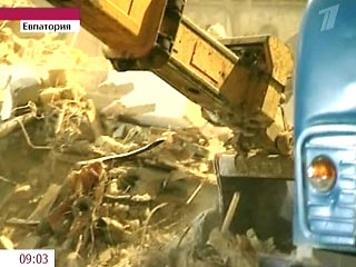 Ни одна из версий взрыва в жилом доме в Евпатории, при котором погибли 27 человек, пока не получила достаточного подтверждения экспертов, заявил прокурор Крыма Владимир Бойко