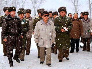Ким Чен Ир в очередной раз появился на публике. Он проинспектировал войска