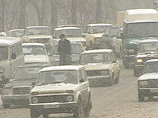 На дорогах Москвы образовались "предновогодние" пробки