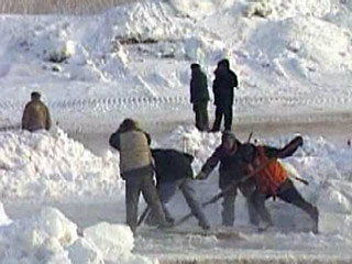 На озере в Туве под лед провалился УАЗ: двое погибших