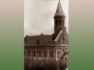 Здание передали приходу в 1991 г. В советское время в здании храма располагался 20-й Стройтрест, а затем - вечерняя школа