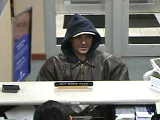Полиция США арестовала грабителя, оставившего в банке свою "визитку"