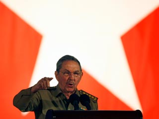 Рауль Кастро во время празднования 50-летия кубинской революции назвал ее победой над "американским империализмом"