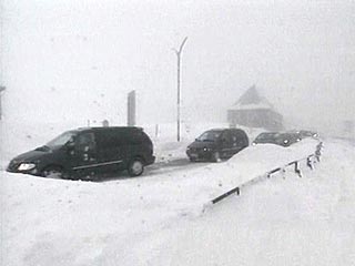 Сильные снегопады, гололед на улицах и автомагистралях сегодня стали настоящим бедствием для восточногерманской федеральной земли Саксония