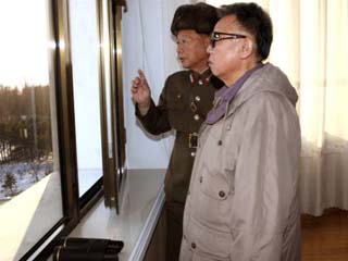 Лидер КНДР Ким Чен Ир посетил новую "Молодежную" ГЭС, построенную в городе Вонсан на юго-востоке страны