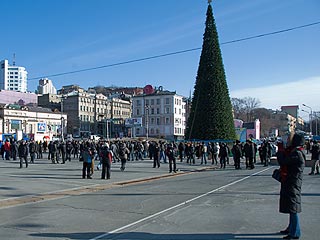 Коммунисты Владивостока провели в субботу санкционированный митинг в защиту горожан, пострадавших 21 декабря 2008 года от действий бойцов ОМОНа