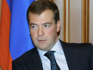 Президент России Дмитрий Медведев посещает в воскресенье Московское машиностроительное производственное предприятие "Салют"