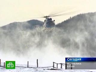 Спасатели обнаружили пропавший 9 января в горах Алтая вертолет Ми-8, на месте крушения найдены семеро погибших и четверо тяжелораненых, сообщил источник в Росаэронавигации