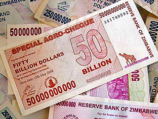 Банкноты номиналом в 20 и 50 миллиардов долларов вошли 12 декабря в обращение в Зимбабве