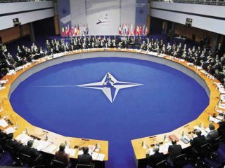 Президент США Джордж Буш отдал распоряжение о допуске ряда новобранцев НАТО, включая страны Балтии, к закрытой "атомной информации"