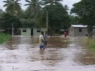 Тысячи иностранных туристов, большинство из которых являются гражданами Австралии, стали "заложниками" природных катаклизмов на курортных островах Фиджи, где уже несколько дней не прекращаются тропические дожди