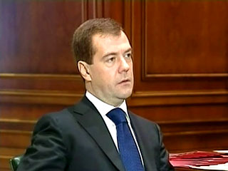 Президент России Дмитрий Медведев потребовал взыскать с Украины 1 миллиард 100 миллионов долларов, которые "Газпром" потерял по экспортным контрактам в Европу из-за невозможности транзита