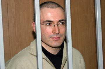 Бывший сокамерник Михаила Ходорковского подал на него иск в суд, обвинив экс-главу ЮКОСа в гомосексуальных домогательствах