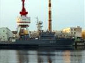 руководство судостроительного завода "Авангард" (Петрозаводск) официально объявило о продаже военного корабля, минного тральщика (проект 12650), построенного в 1994 году и не востребованного Минобороны РФ