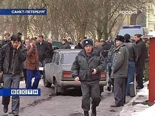 Как сообщил официальный представитель СКП Владимир Маркин, Дмитрий Маринин был застрелен неизвестным около 13:00 на проспекте Ленина в Красном Селе