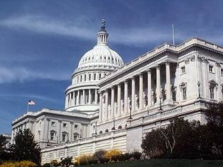 Сенат Конгресса США одобрил выделение 350 млрд долларов в рамках пакета экстренной помощи финансовому сектору страны