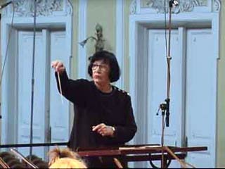 В Москве на 92-м году жизни скончалась первая в мире женщина-дирижер российского симфонического оркестра, народная артистка СССР Вероника Дударова