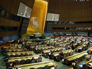 Генеральная Ассамблея ООН потребовала немедленного прекращения огня в секторе Газа. Об этом говорится в принятой в пятницу на десятой чрезвычайной сессии ГА ООН резолюции. Документ был одобрен подавляющим большинством голосов