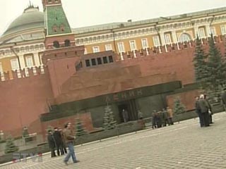 езультаты последних опросов подтверждают: все меньше россиян считают, что тело Ленина должно оставаться в Мавзолее