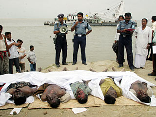 Не менее 25 человек погибли при столкновении двух судов на реке Мегхна в Бангладеш