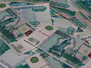 Падение рубля приостановили начавшиеся налоговые выплаты