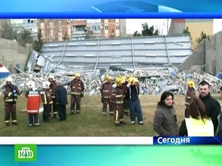 В Барселоне рухнула крыша спорткомплекса - трое подростков погибли
