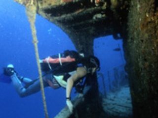 На морском побережья у побережья Гайаны (Южная Америка) обнаружен британский транспорт, потопленный германской подводной лодкой в июне 1942 года
