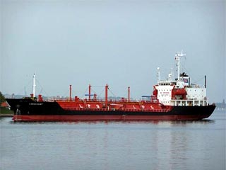 Сомалийские пираты в четверг захватили немецкий нефтяной танкер Longchamp
