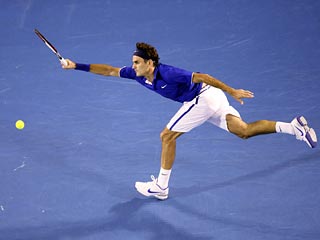 Вторая ракетка мира швейцарец Роже Федерер в четвертый раз в своей карьере вышел в финал Открытого чемпионата Австралии по теннису в мужском одиночном разряде