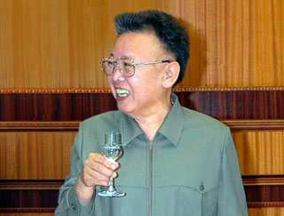 Северокорейский лидер Ким Чен Ир судя по всему полностью восстановился после перенесенных болезней и принимает важные решения самостоятельно