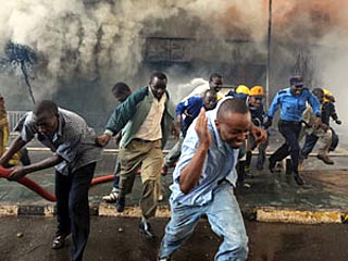 Пламя уничтожило супермаркет сети Nakumatt - уверенно лидирующей над конкурентами в этой африканской стране
