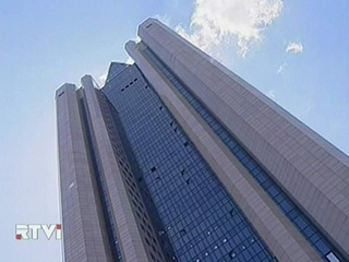 В понедельник, 2 февраля, на Фондовой бирже ММВБ в период с 12:04 до 12:07 в режиме торгов "РЕПО с акциями" двумя участниками торгов было заключено 16 сделок с акциями ОАО "Газпром", на общую сумму 1,62 трлн рублей