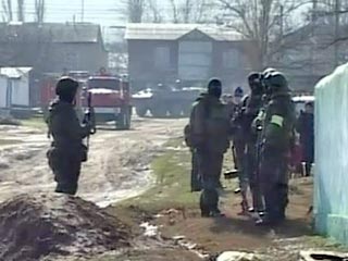 Трое боевиков были ликвидированы в ходе спецоперации в поселке Ленинкент под Махачкалой в четверг, сообщил источник в МВД Дагестана. Их личности уже установлены