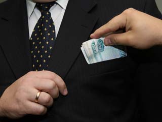 В Ростовской области среднеарифметический размер взятки, получаемой местными коррупционерами, за прошлый год вырос в 2,5 раза и составил почти 20 тыс. рублей